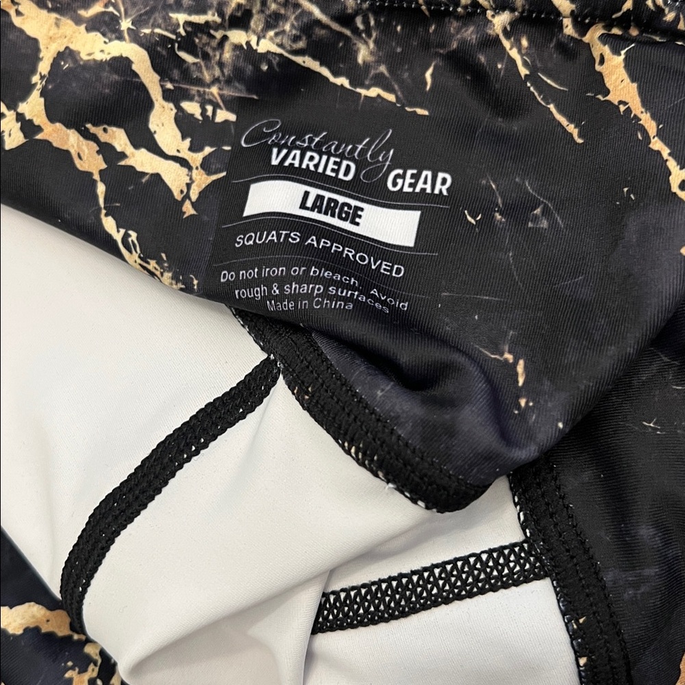 NWOT CVG Marble Print Capri Length Leggings - Picture 4 of 4